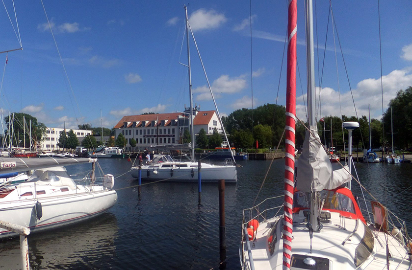 Strand mit Seebruecke - Seebad Lubmin